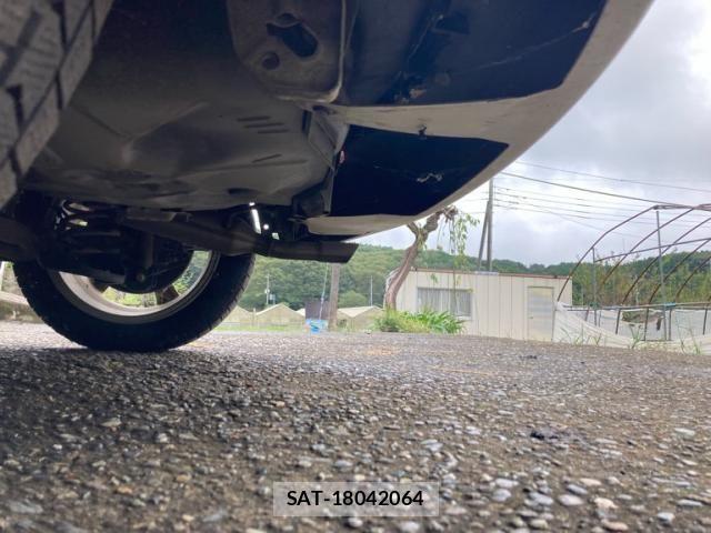 Toyota RACTIS 2014-03 8850447-12