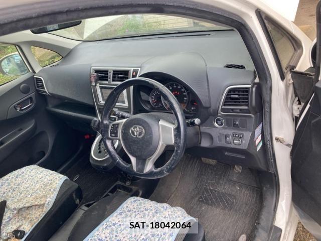 Toyota RACTIS 2014-03 8850447-13