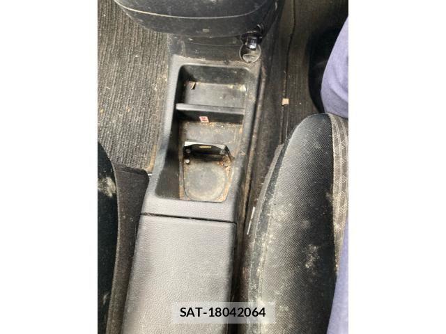Toyota RACTIS 2014-03 8850447-18