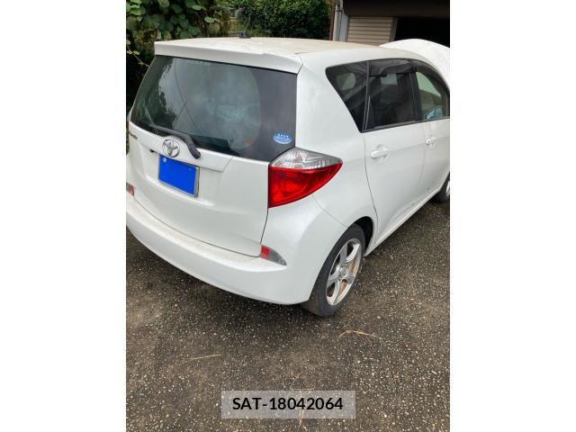 Toyota RACTIS 2014-03 8850447-6