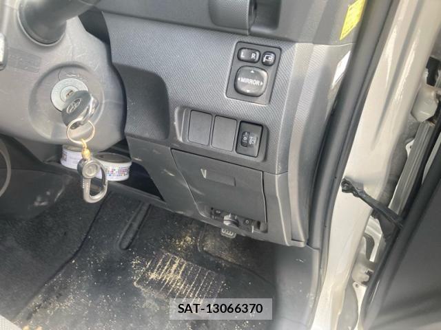 Toyota RACTIS 2006-12 8850446-16