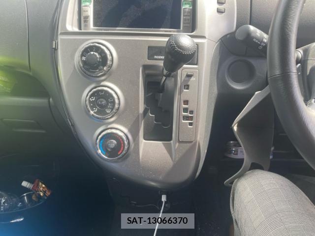 Toyota RACTIS 2006-12 8850446-20
