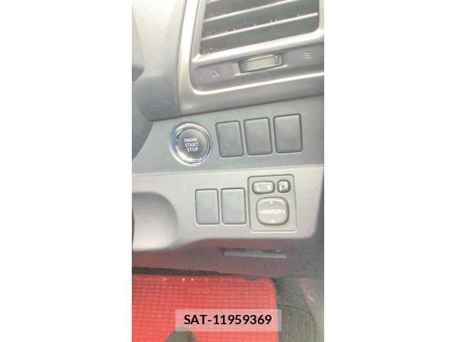 Toyota RACTIS 2011-03 8881756-9