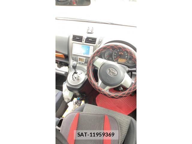 Toyota RACTIS 2011-03 8881756-5
