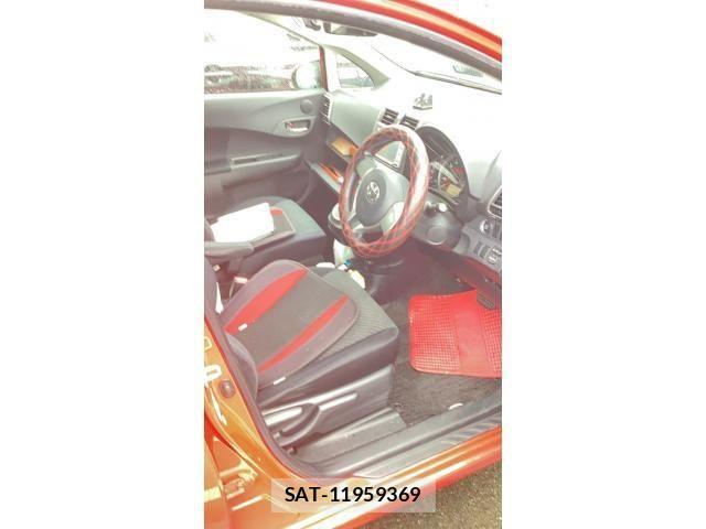 Toyota RACTIS 2011-03 8881756-6