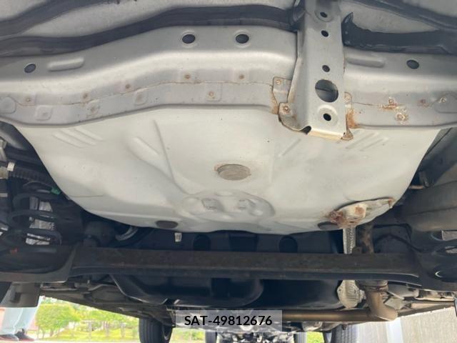 Toyota RACTIS 2013-11 8881758-9