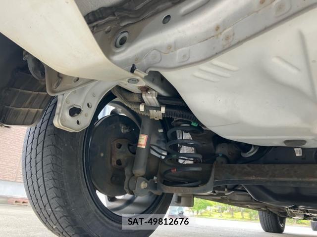 Toyota RACTIS 2013-11 8881758-10