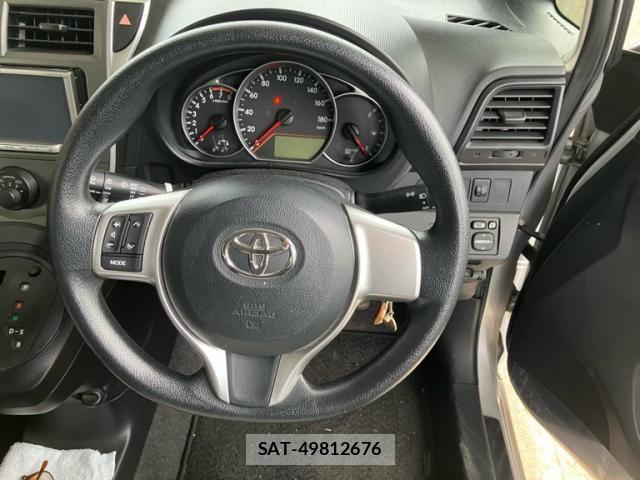 Toyota RACTIS 2013-11 8881758-15