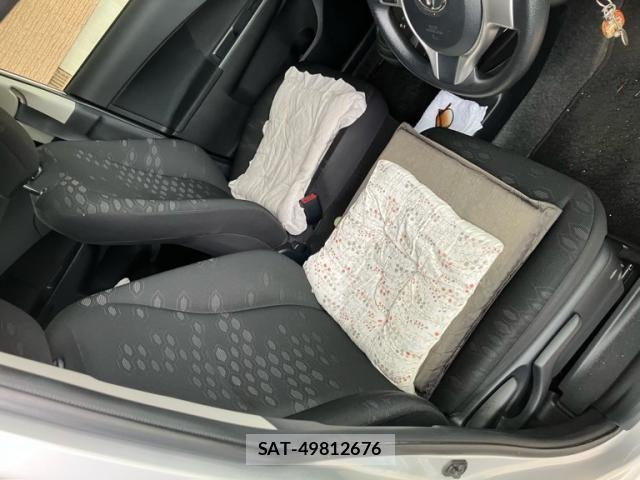 Toyota RACTIS 2013-11 8881758-16