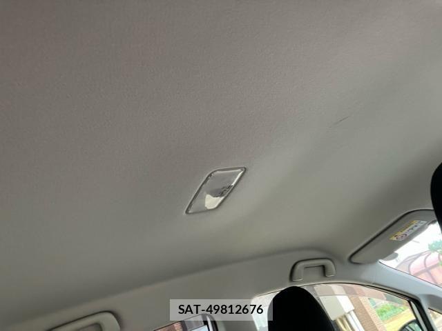 Toyota RACTIS 2013-11 8881758-19