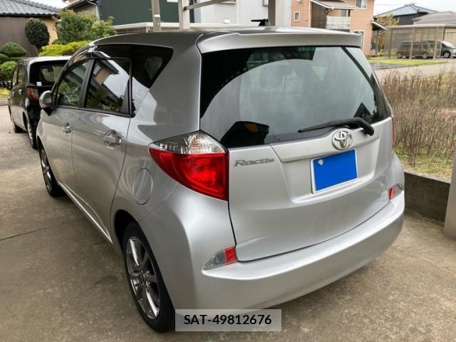 Toyota RACTIS 2013-11 8881758-4