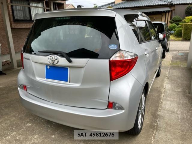 Toyota RACTIS 2013-11 8881758-5