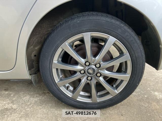 Toyota RACTIS 2013-11 8881758-7