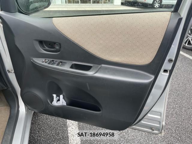Toyota RACTIS 2007-09 8881759-13