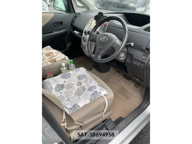 Toyota RACTIS 2007-09 8881759-14