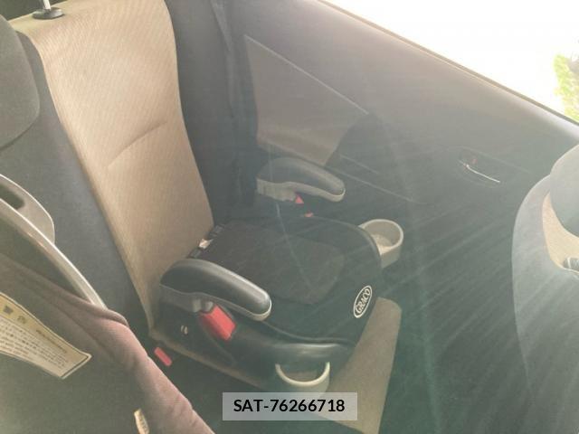 Toyota RACTIS 2014-06 8881757-14