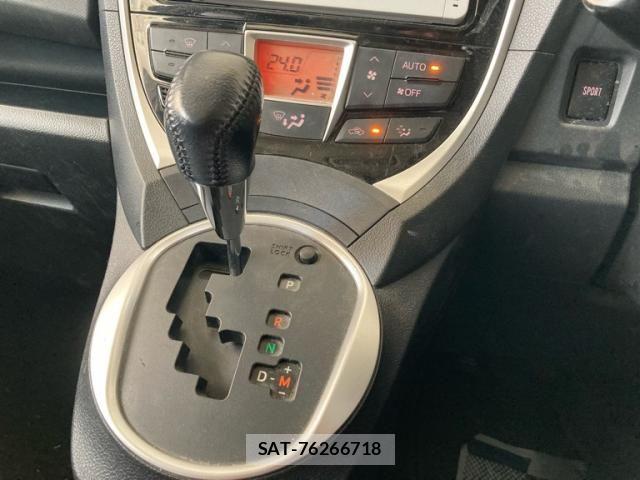 Toyota RACTIS 2014-06 8881757-19