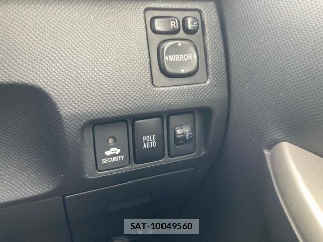 Toyota RACTIS 2009-11 8884226-10