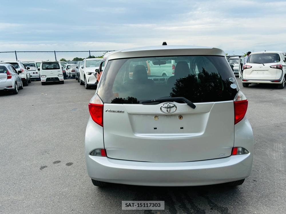 Toyota RACTIS 2011 7223064-3
