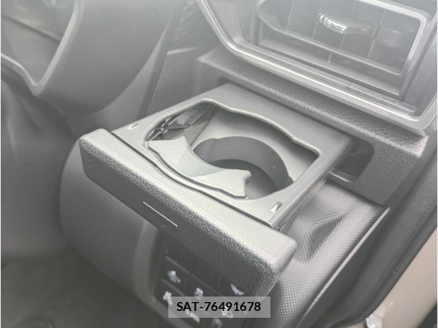 Toyota RAIZE 2025-11 8209773-8