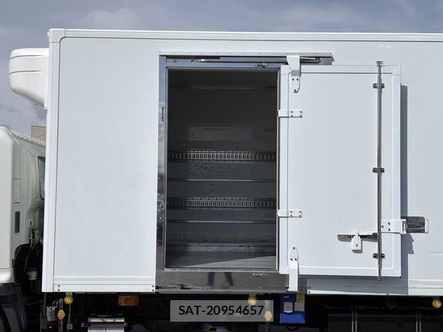Hino RANGER 2015-10 4640629-11