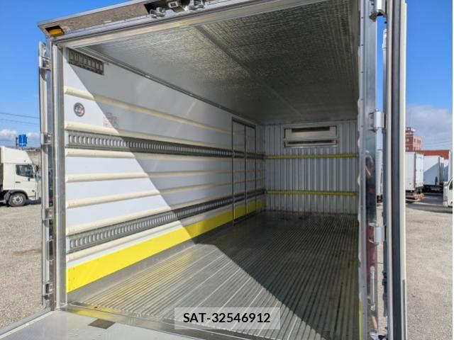 Hino RANGER 2023-03 4979327-15