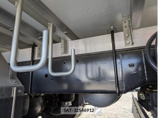 Hino RANGER 2023-03 4979327-17