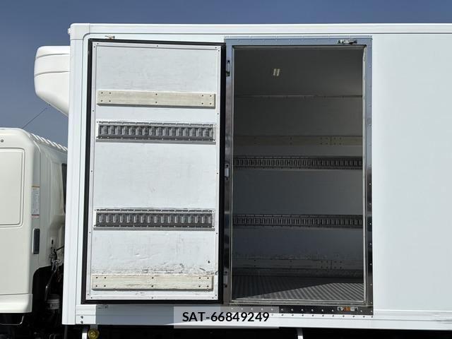 Hino RANGER 2017-06 6218833-11