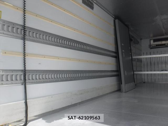Hino RANGER 2018-12 8037863-24