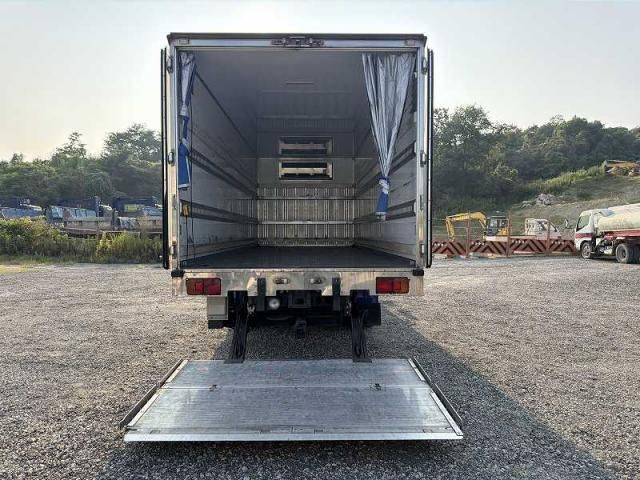 Hino RANGER 2015-10 8186434-24
