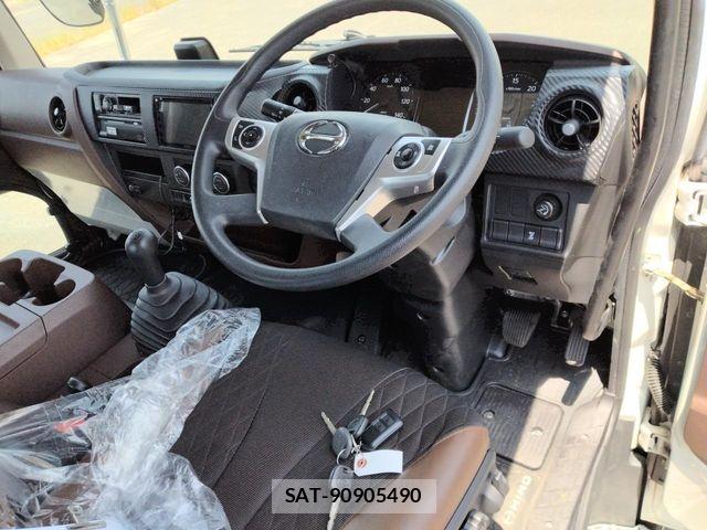 Hino RANGER 2025-04 8209774-12