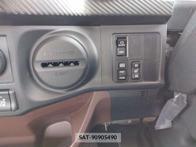 Hino RANGER 2025-04 8209774-7