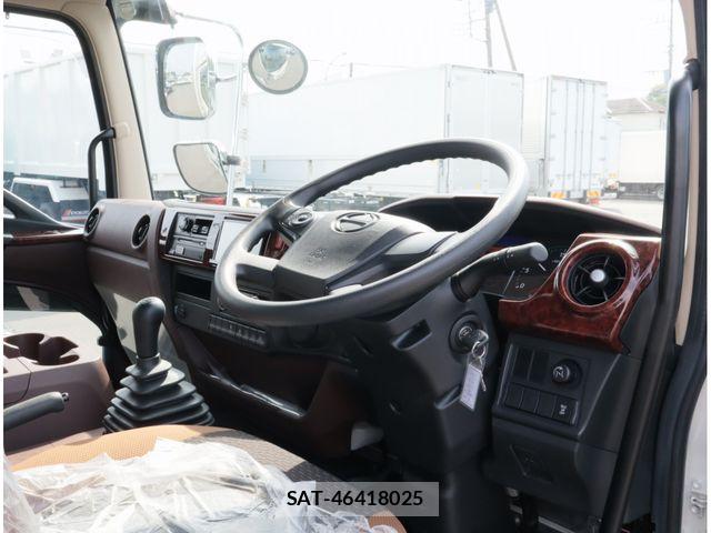 Hino RANGER 2025-05 8209778-18