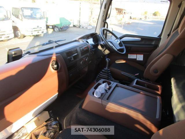 Hino RANGER 2024-11 8231512-17