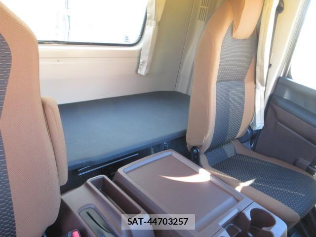 Hino RANGER 2025-12 8231494-15