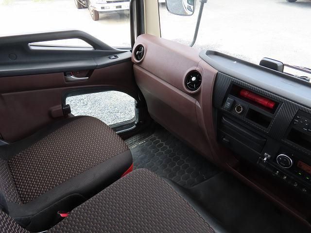 Hino RANGER 2018-03 8331990-16