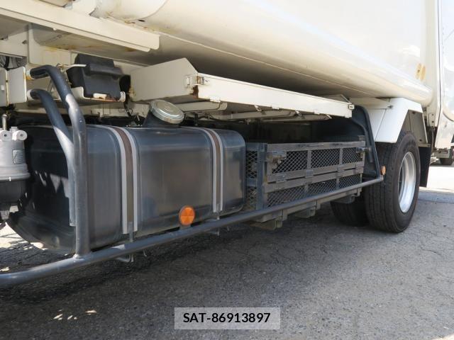 Hino RANGER 2018-03 8661215-16