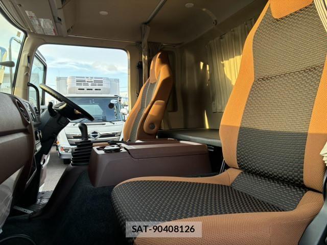 Hino RANGER 2025-09 8661210-27