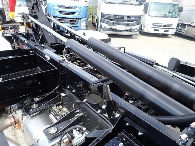 Hino RANGER 2026-02 8733057-17