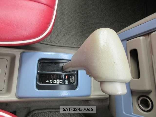 Nissan RASHEEN 1998-02 1847853-9