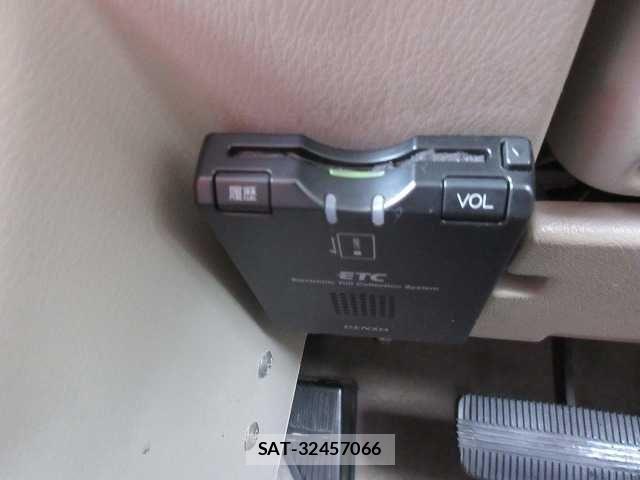 Nissan RASHEEN 1998-02 1847853-10