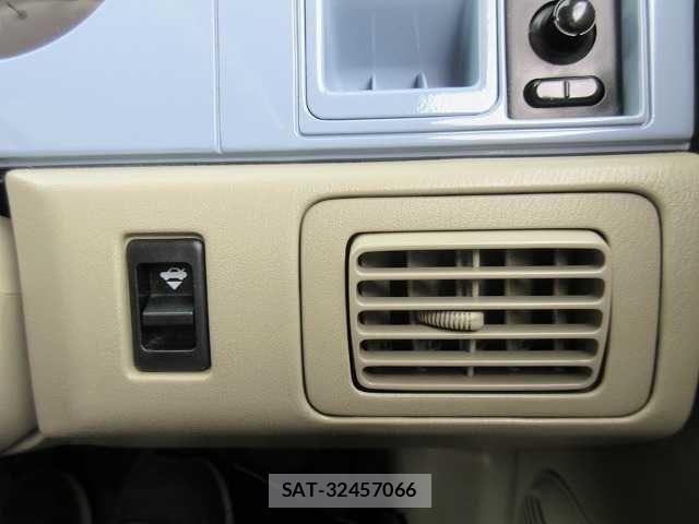 Nissan RASHEEN 1998-02 1847853-6
