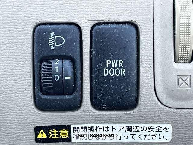 Toyota RAUM 2006-04 7224055-6