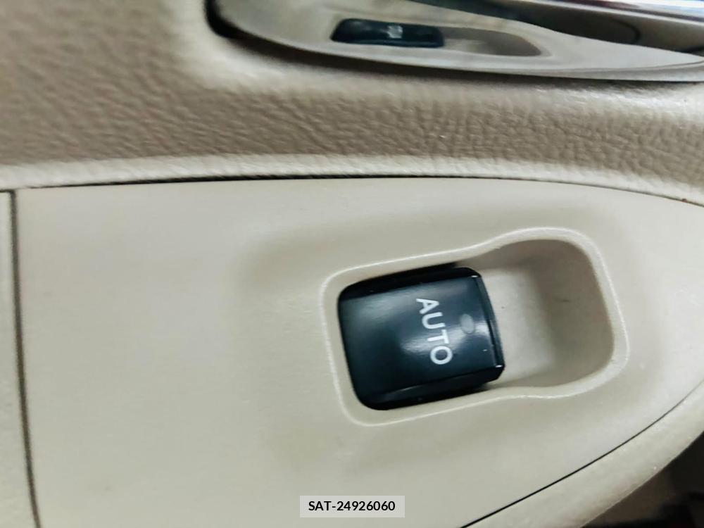 Toyota RAUM 2007-06 7550577-23