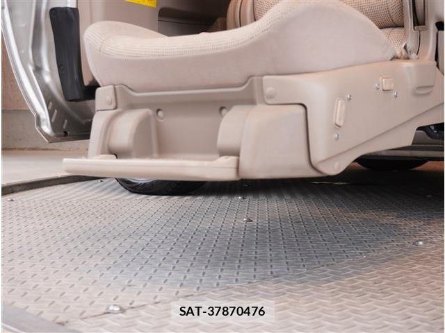 Toyota RAUM 2006-03 8355464-12