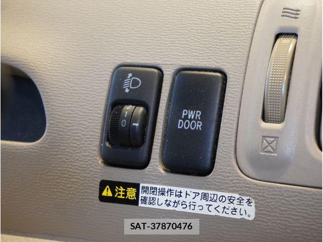 Toyota RAUM 2006-03 8355464-22
