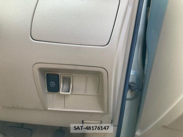 Toyota RAUM 2007-09 8884242-17