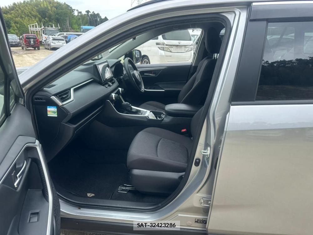 Toyota RAV4 2022-06 7840159-10