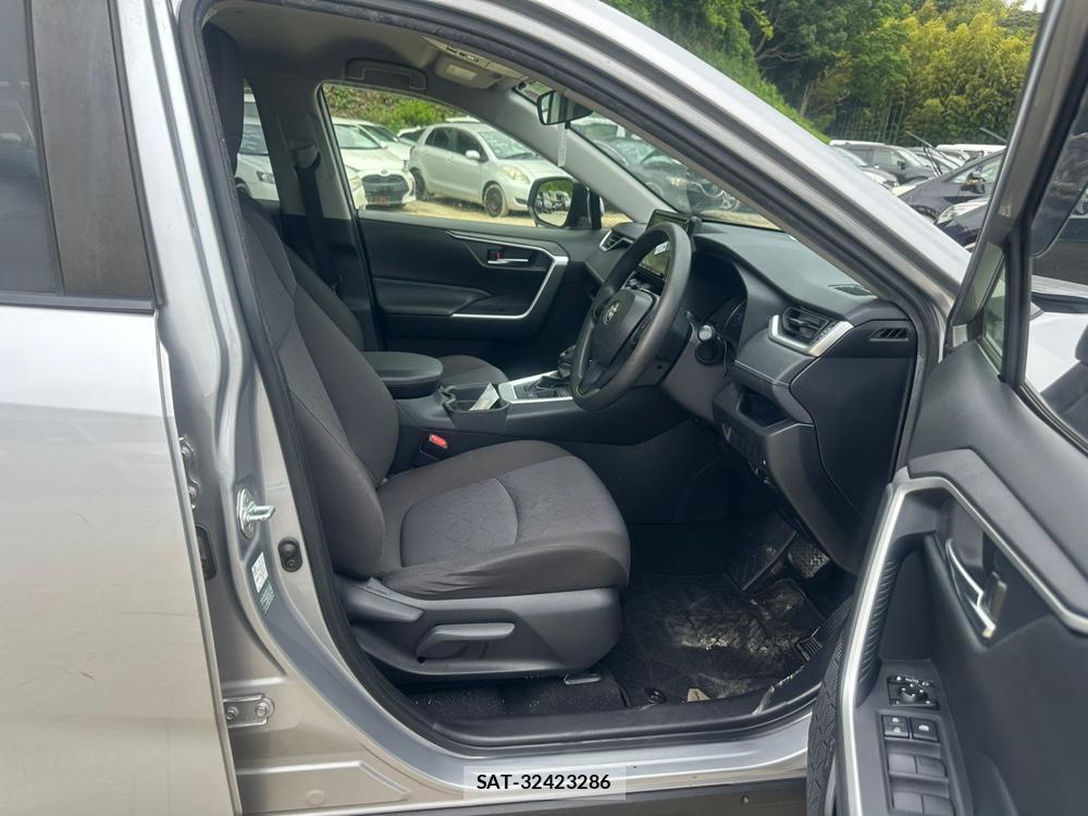 Toyota RAV4 2022-06 7840159-11