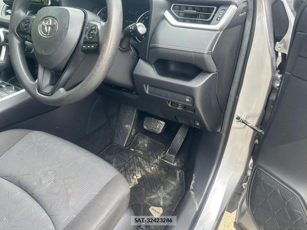 Toyota RAV4 2022-06 7840159-15